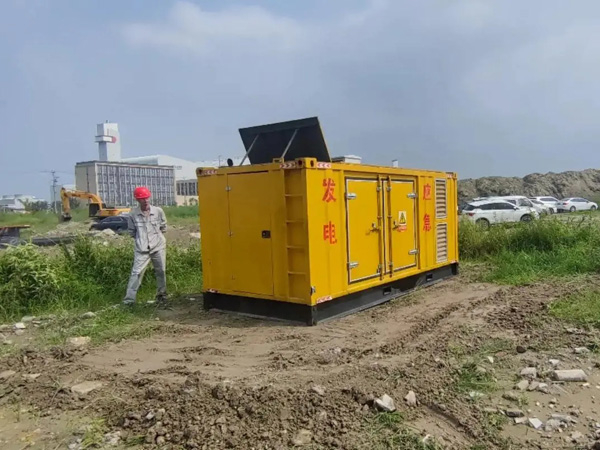 莱城200KW柴油发电机机组每小时的油耗量受哪些因素影响？